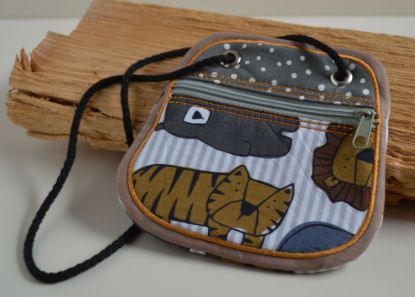 Bild von Brustbeutel retro Dschungel braun bunt