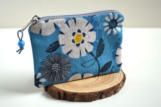 Bild von Minitäschchen Canvas Margeriten blau/grau Reißverschluss