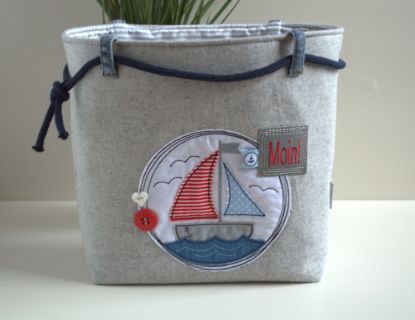 Bild von Utensilo maritim Schiffchen Ahoi grau/bunt