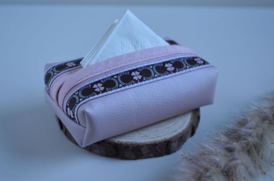 Bild von Taschentuchtascherl Kunstleder Hufeisen rosa