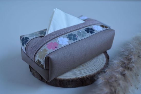 Bild von Taschentuchtascherl Kunstleder Glück beige