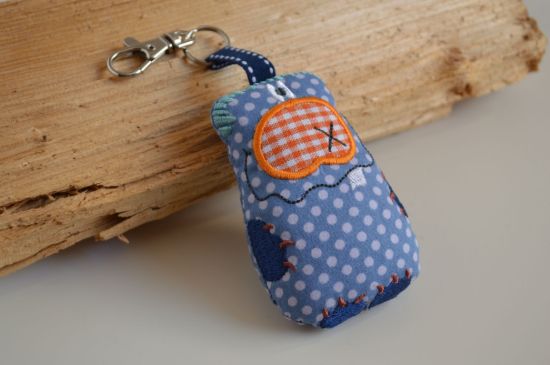 Bild von Anhänger Monsterchen blau Punkte