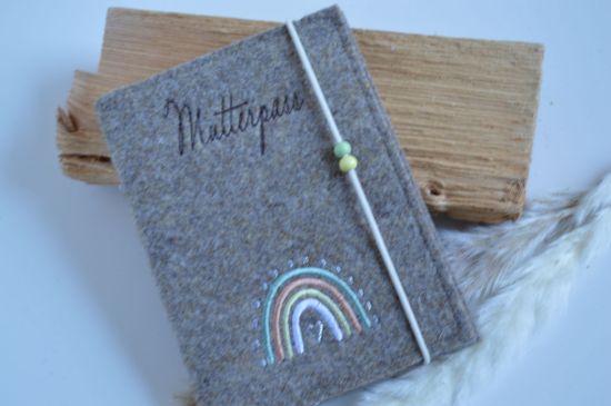 Bild von Mutterpass Regenbogen hellbraun